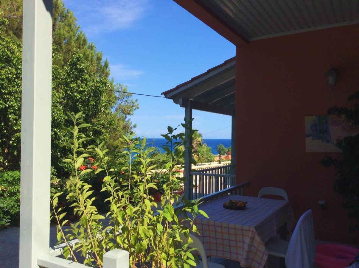 Mihaila Seaside: 2 Bedroom Bungalows Kefalonia Szpartiá Kültér fotó